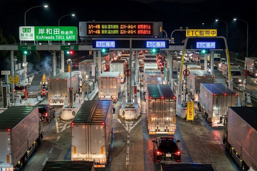 【高速道路】深夜割引が2026年度以降に激変！「0時待ち」廃止と新ルールの注意点